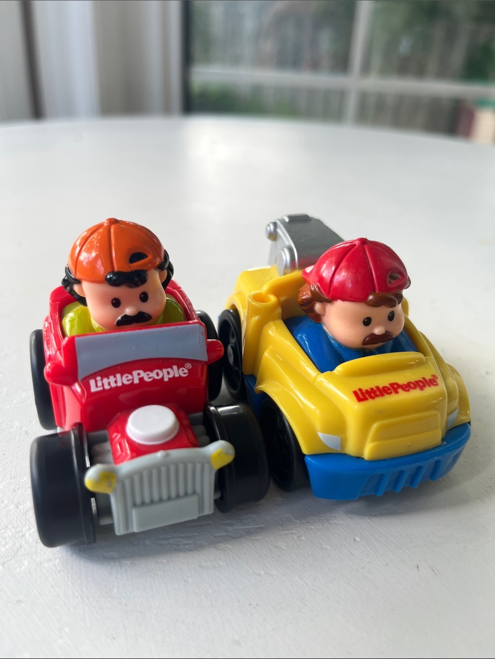 3/$10 💚Little People Mechanic and tow truck - Picture 1 of 1